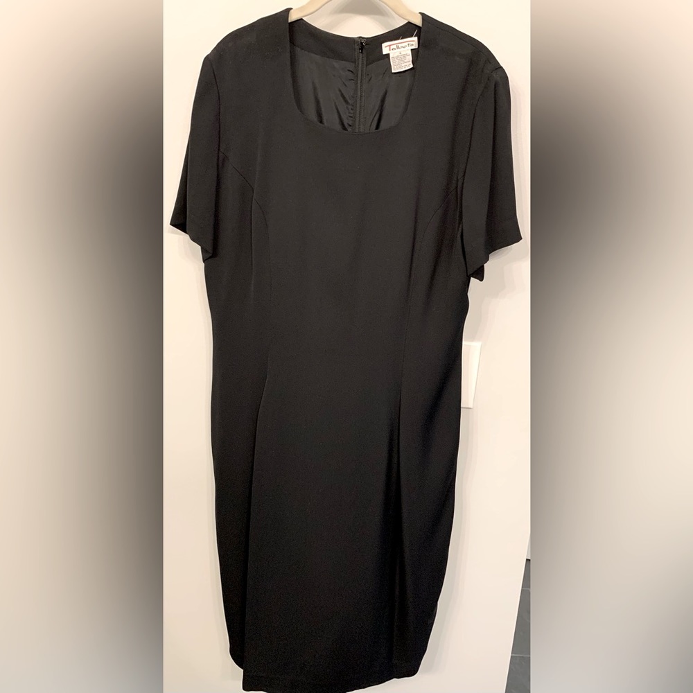 Black Dress; scoop neck; zipper back; short sleeves; very good condition